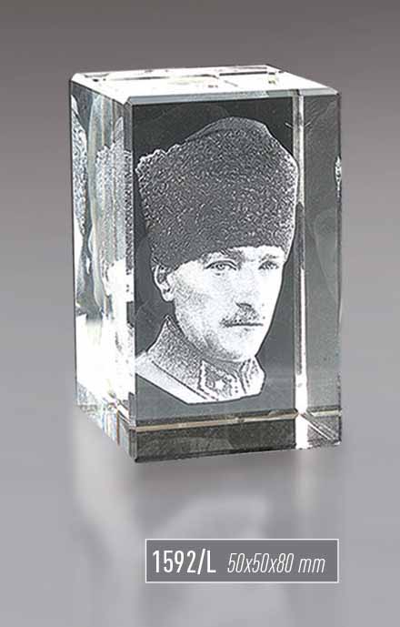 1592/L - Atatürk Figürlü Küp Kristal Plaket